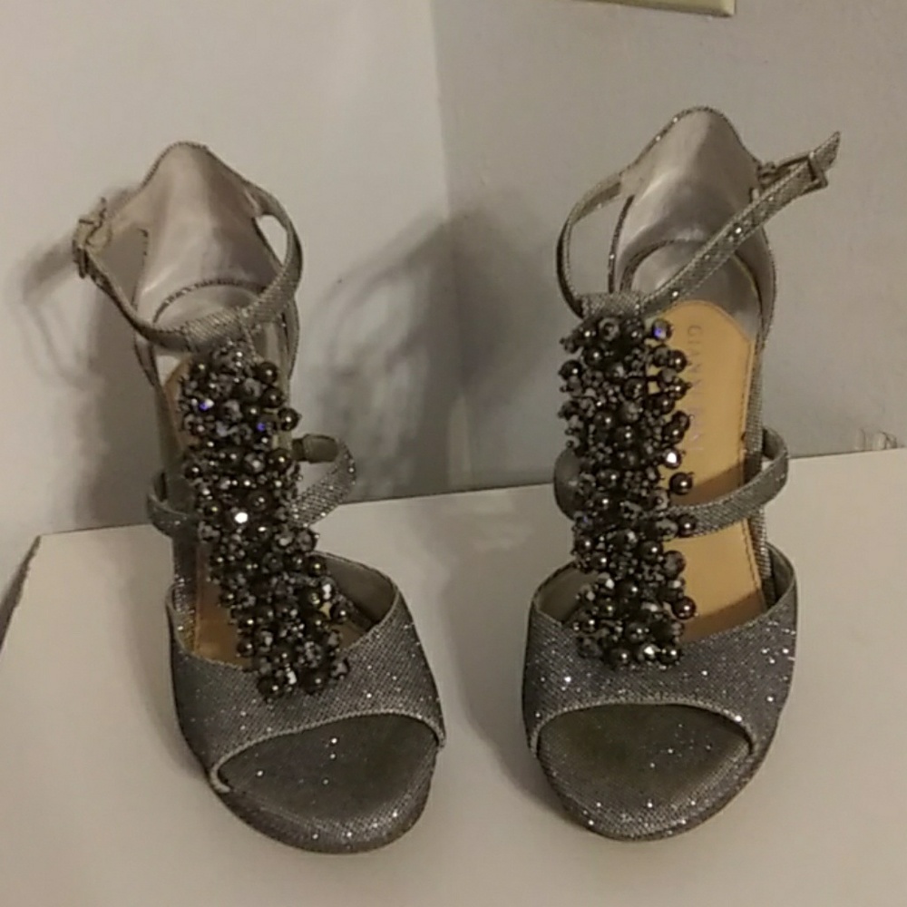 Heels - Picture 2 of 4